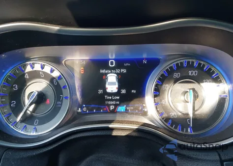 2018 Chrysler 300 Limited z USA, uszkodzony, nr VIN 2C3CCAEG7JH126955